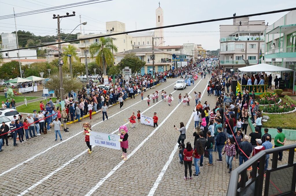 Anita Garibaldi comemorou a Independência  do Brasil com desfile cívico