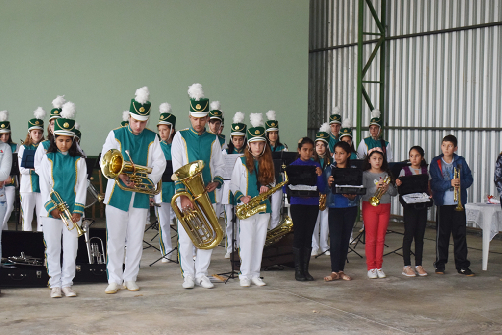 Fanfarra Municipal de Abdon Batista recebe novos instrumentos musicais