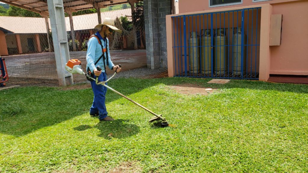 MANUTENÇÃO DE GRAMADOS DEIXA ESCOLAS COM JARDINS RENOVADOS