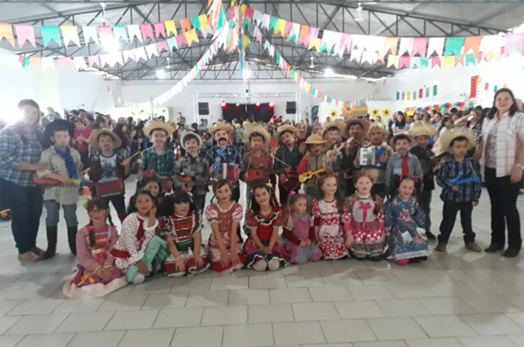 Festa Junina da Escola Otilia  de Cerro Negro reuniu  famílias e comunidade