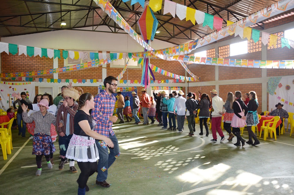 Diversão na  Festa Junina da APAE de Anita