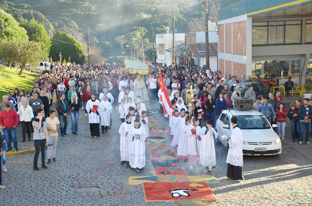 Solenidade de Corpus Christi é celebrada na Região dos Lagos