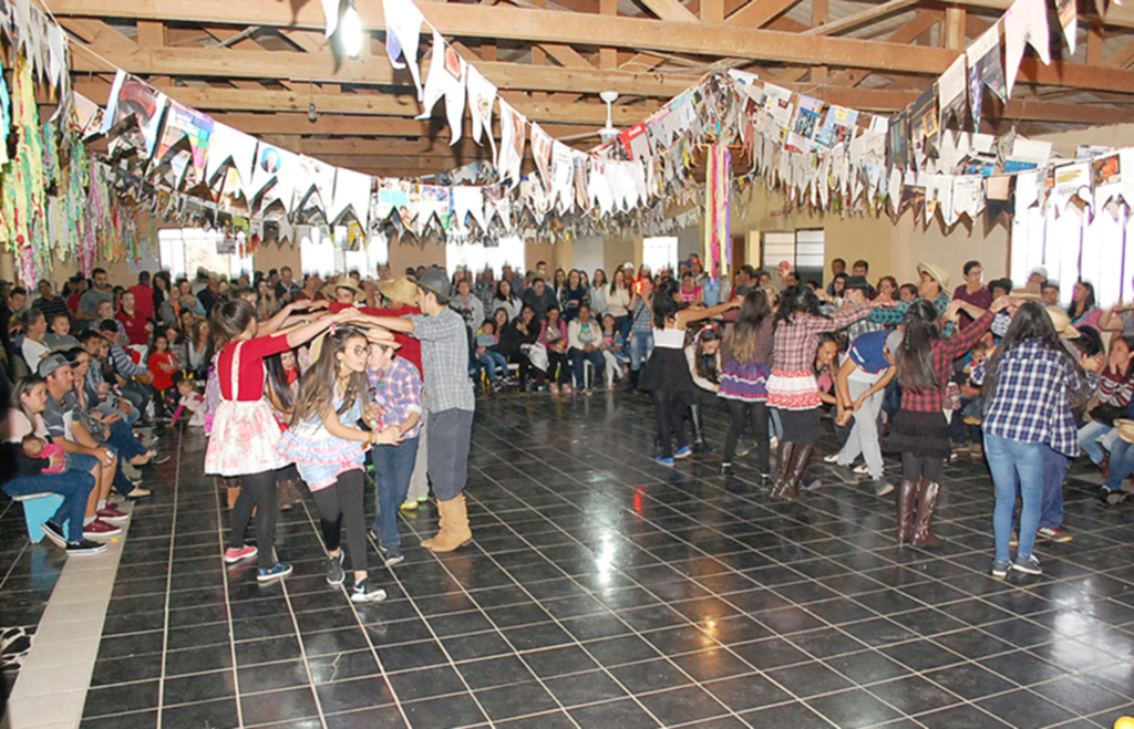 Festa Junina da Escola Isidoro Silva animou  comunidade escolar e famílias