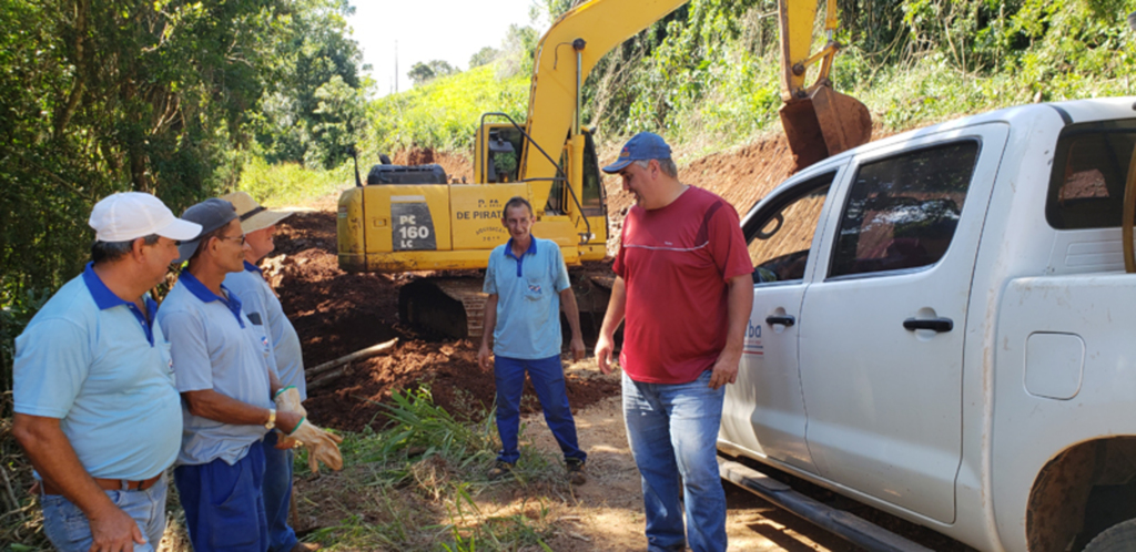 OBRAS INTENSIFICA AÇÕES DE RECUPERAÇÃO DE ESTRADAS NO INTERIOR DE PIRATUBA