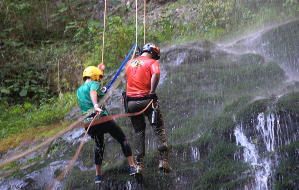 Aventura radical nas  Furnas do Brechó em Celso Ramos