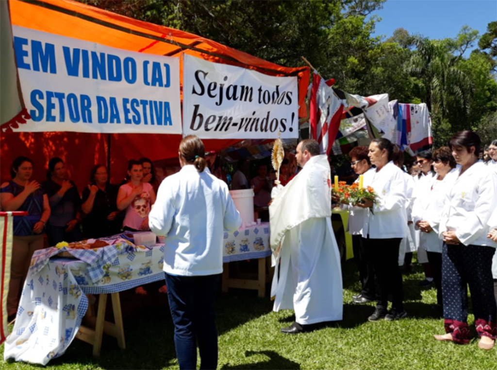 Comunidades da Paróquia Santa Bárbara reunidas na 18ª Festa das Tendas