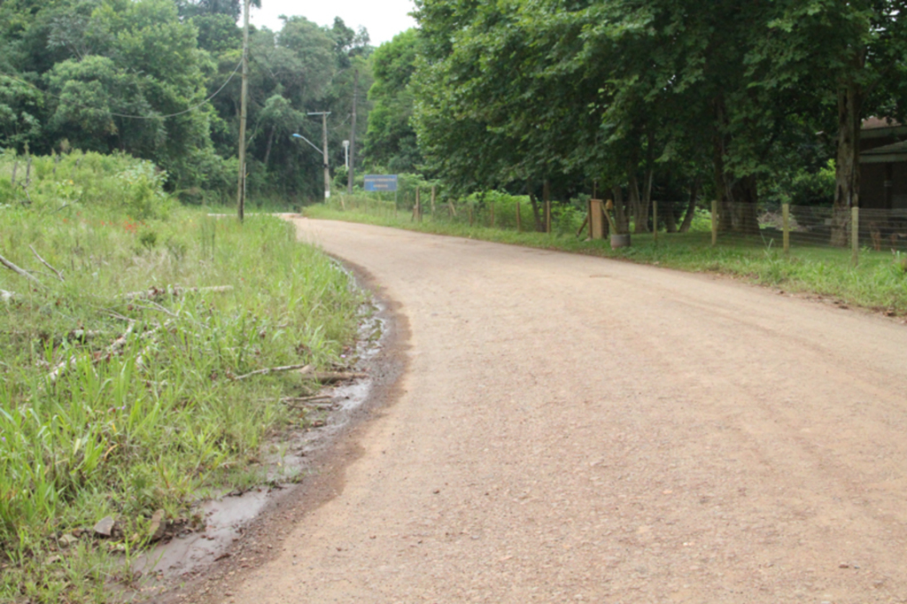 SECRETARIA DE OBRAS E INFRAESTRUTURA RURAL, ALERTA AGRICULTORES PARA A IMPORTÂNCIA DAS ROÇADAS