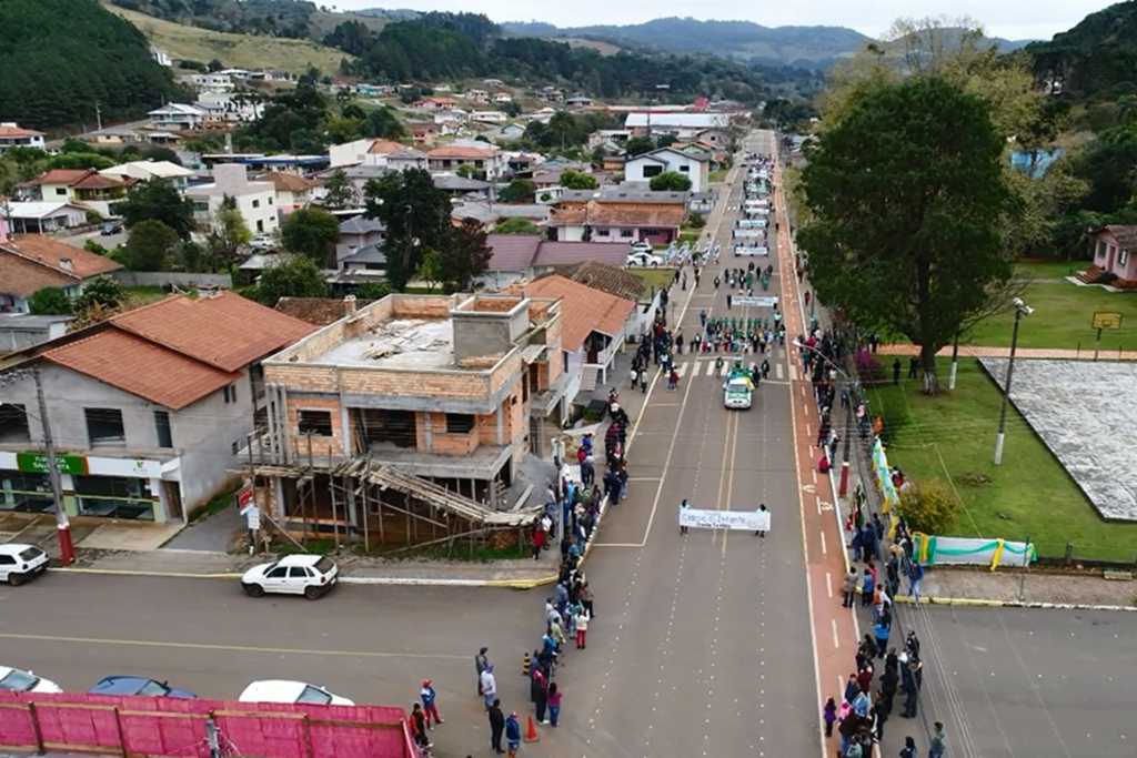 Desfile de 07 de Setembro celebra o patriotismo em Abdon Batista