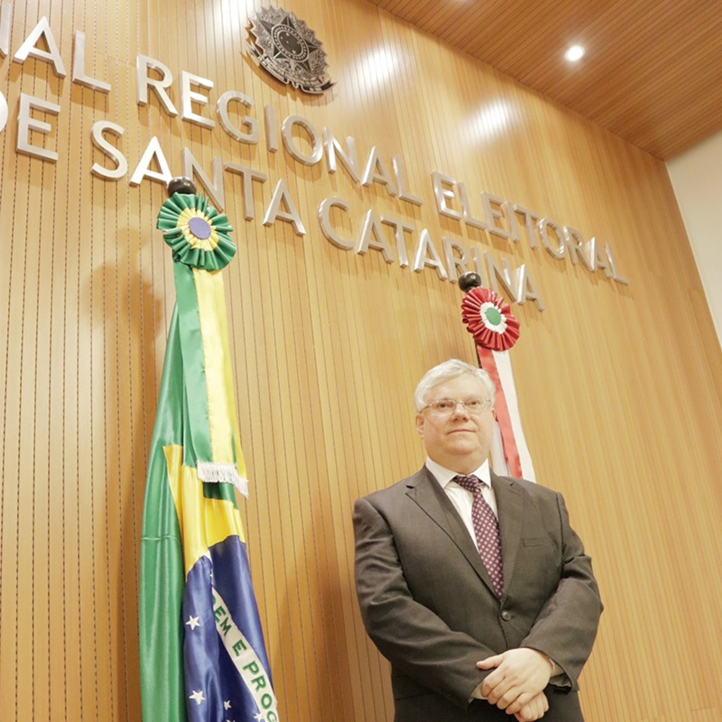 Desembargador federal Celso Kipper toma posse no TRE-SC