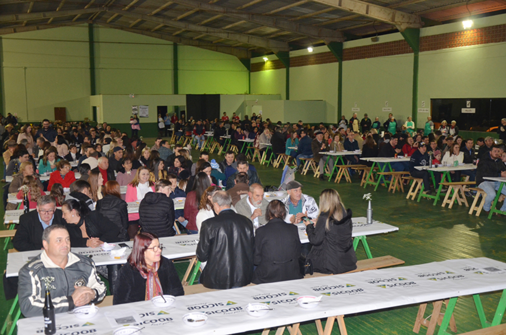 1º Noite das Sopas arrecada 5 mil reais para a APAE de Abdon