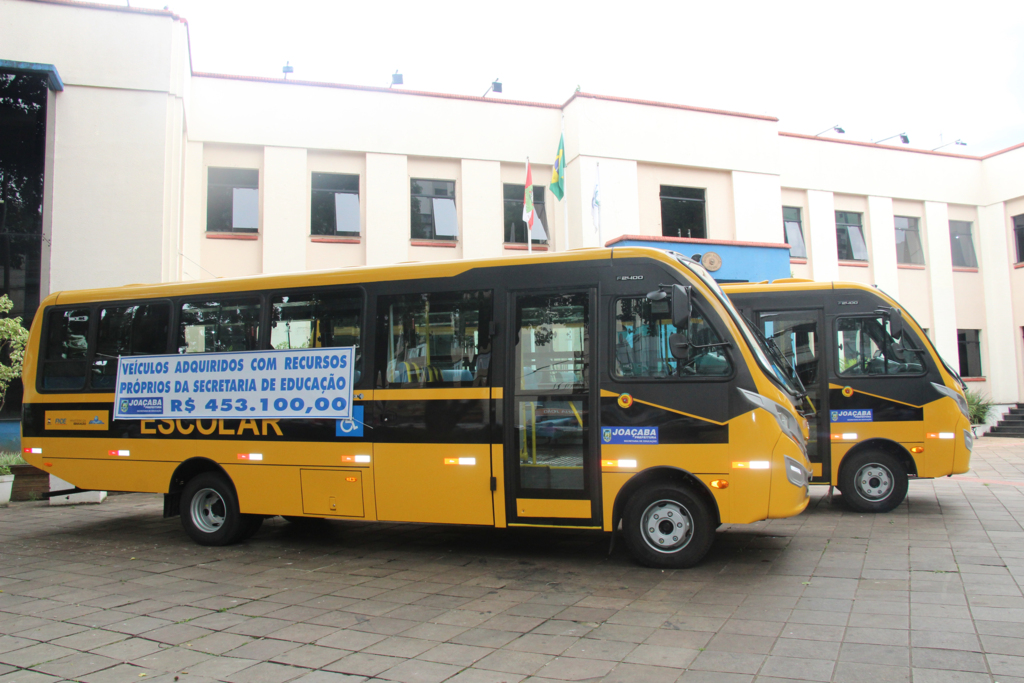 Secretaria de Educação de Joaçaba adquire dois ônibus escolares com recursos próprios