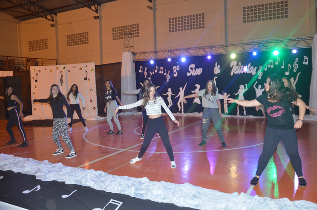 Escola Padre Antônio Vieira realizou III Show de Talentos