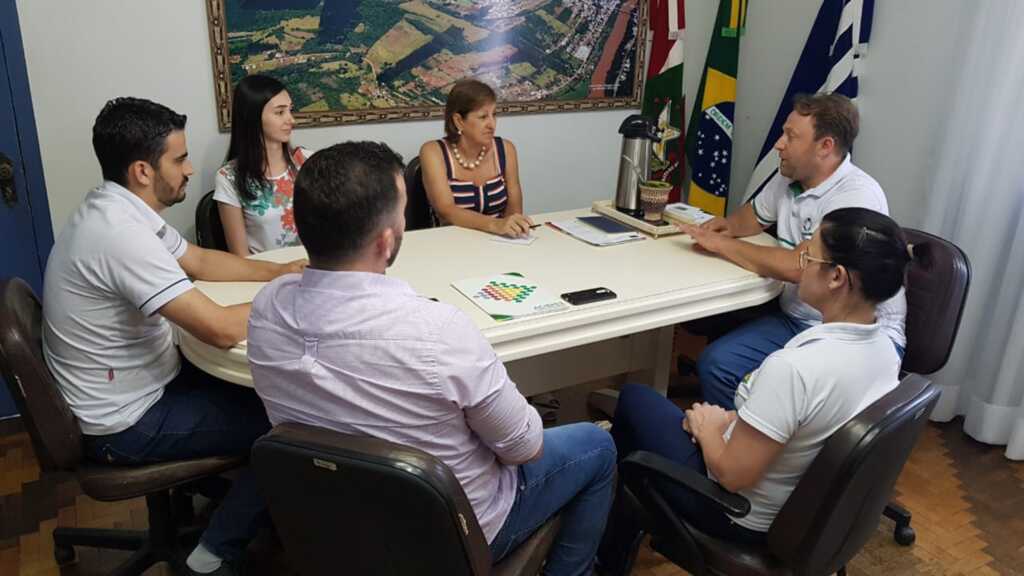 Prefeita em exercício Noemia Bonamigo Pizzamiglio reúne-se com representantes do Consórcio