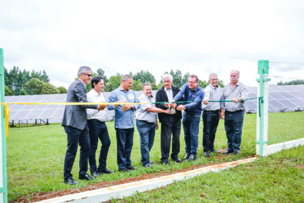 Copercampos inaugura usina de energia solar