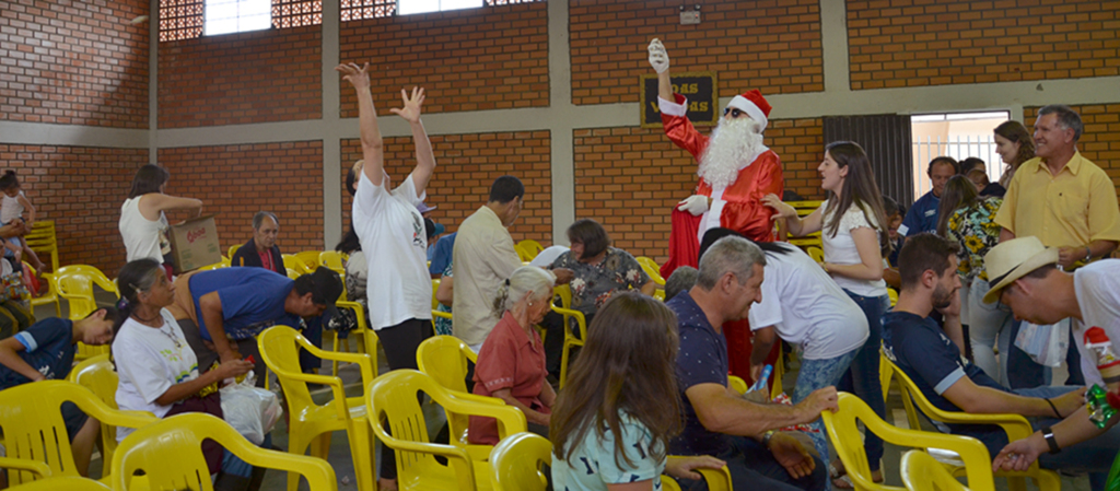 APAE de Anita promoveu Festa de Natal com padrinhos e madrinhas