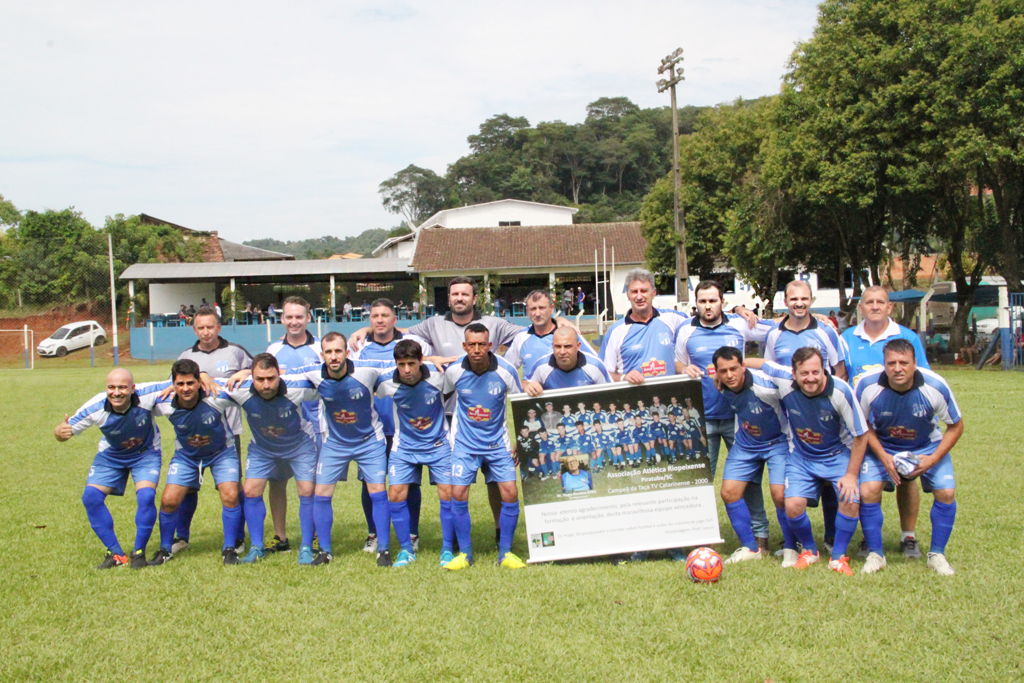 EQUIPE CAMPEÃ DA RIOPEIXENSE PERDE AMISTOSO PARA MÁSTERS DA CHAPECOENSE E GANHA HOMENAGEM