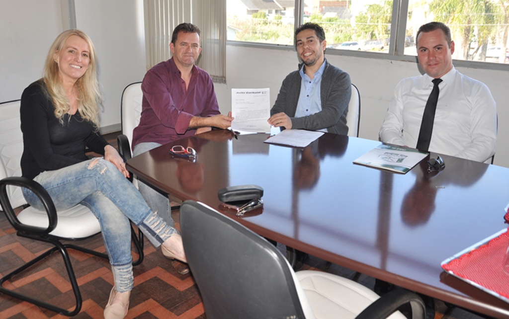 Equipe organizadora da Festa do Migrante entrega ofícios a órgãos de segurança