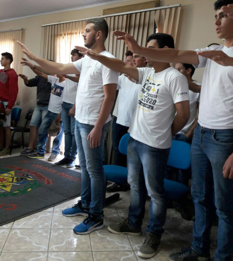 Jovens recebem dispensa de incorporação em Cerro