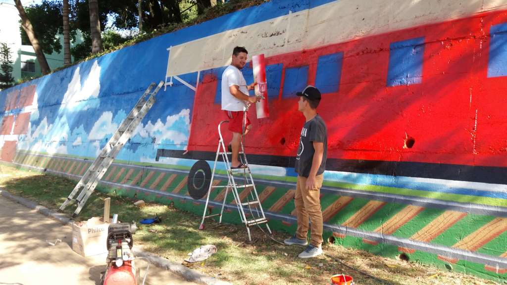 Obra de arte executada por artista piratubense chama atenção pelo colorido e o conjunto de ideias