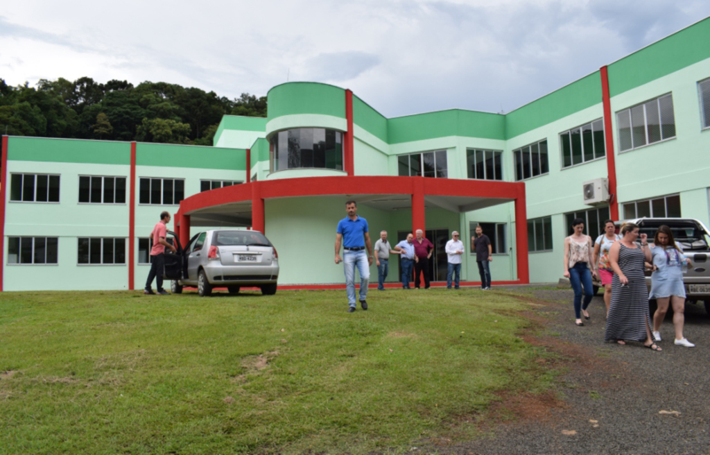  - A Agência de Desenvolvimento Regional de Joaçaba realizou nesta quinta-feira, 20, em Lacerdópolis, a inauguração da reforma da Escola de Educação Básica Joaquim D?Agostini. Joaçaba, 21/12/2018. Foto: Mayelle Hall / ADR Joaçaba.