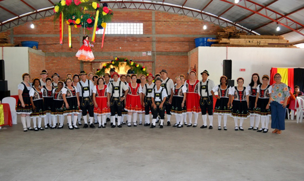 Formatura de dança de salão reúne a comunidade em Lageado Mariano