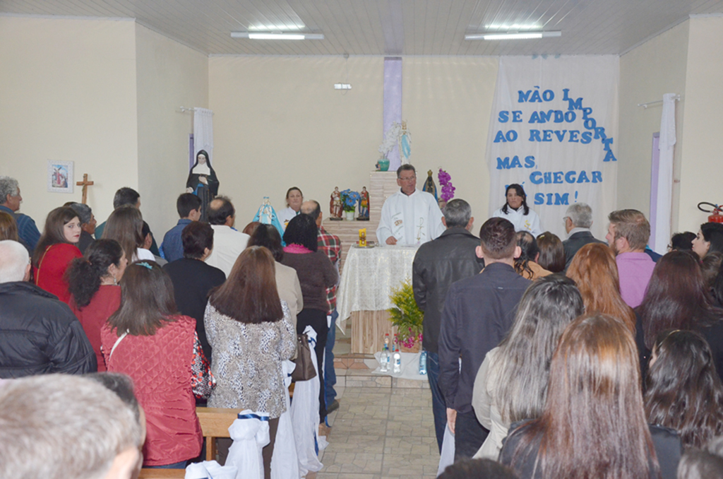 Romeiros participaram de festa em honra à Santa Paulina