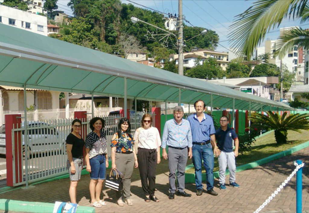 Prefeito e equipe visitam obras realizadas nas escolas