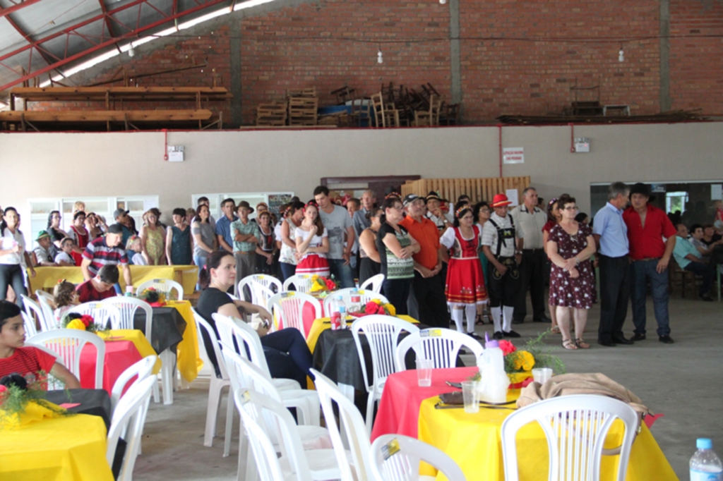 GRUPO DE IDOSOS TEM FESTA TEMÁTICA DE KERB NA CONFRATERNIZAÇÃO DE FIM DE ANO