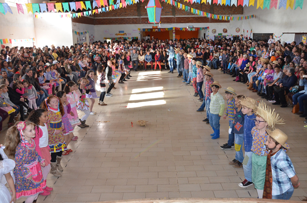 Escola José Borges da Silva realizou seu tradicional Arraiá de São João