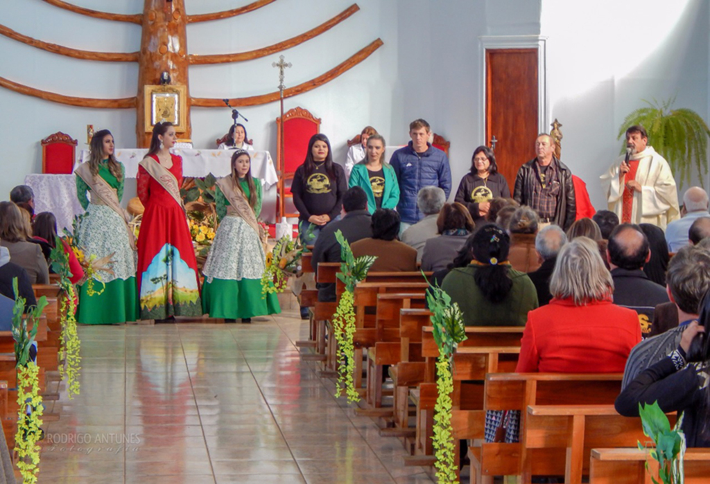 A tradicional Festa da Colheita agitou o domingo em Campo Belo do Sul