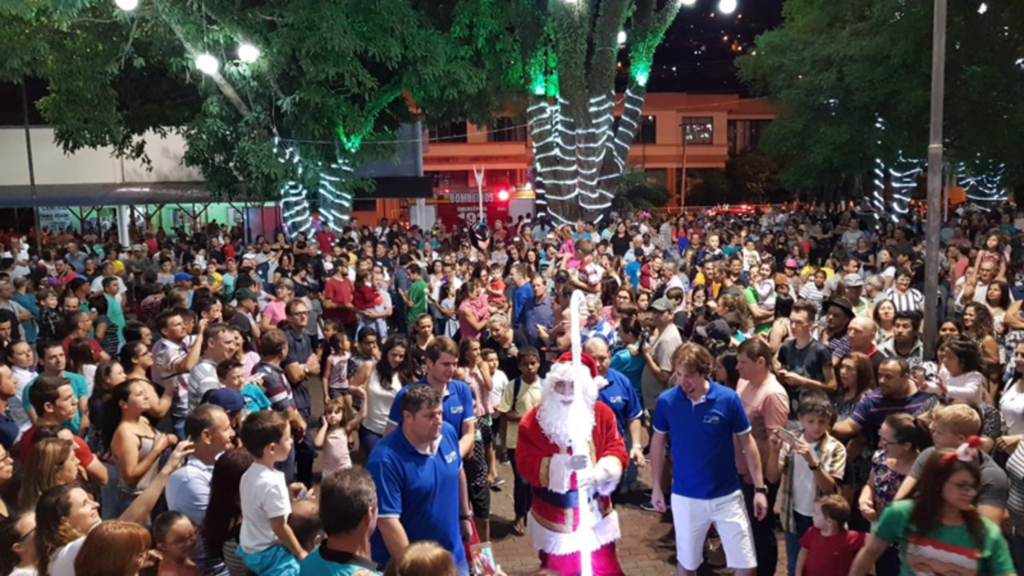 Multidão prestigiou a abertura do Natal Encantado de Capinzal