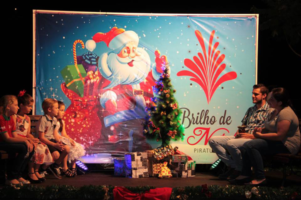  - As apresentações das Oficinas Culturais vão iniciar às 21h e o ponto alto da noite será a chegada do Papai Noel, marcada para as 22h