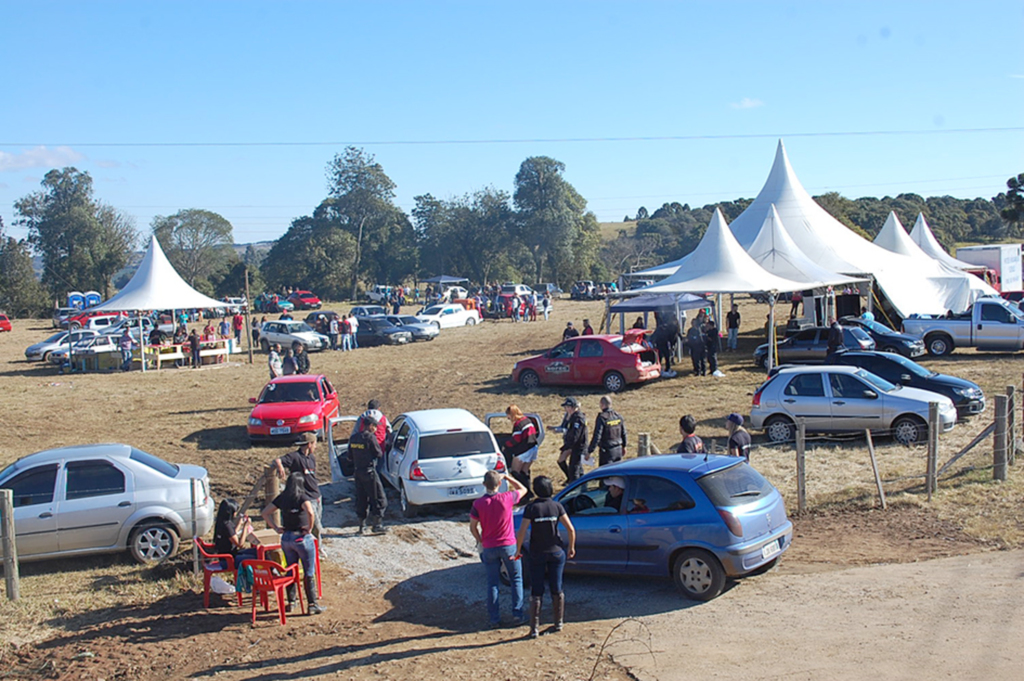 Centenas de apaixonados por som automotivo  participaram do 1º AnitaCar