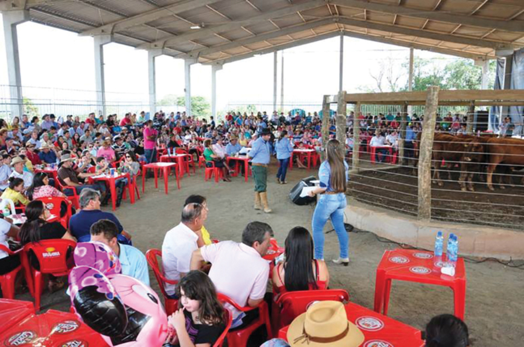 Pecuaristas realizaram bons negócios no 5º Remate  Pecuária Abdonense