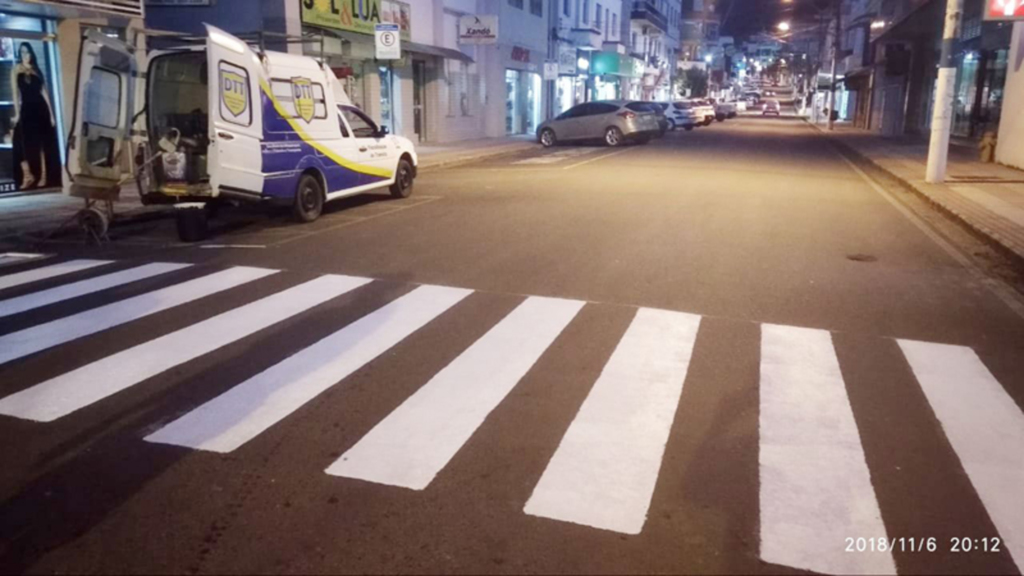 Diretoria de Trânsito está revitalizando a sinalização de solo na área central