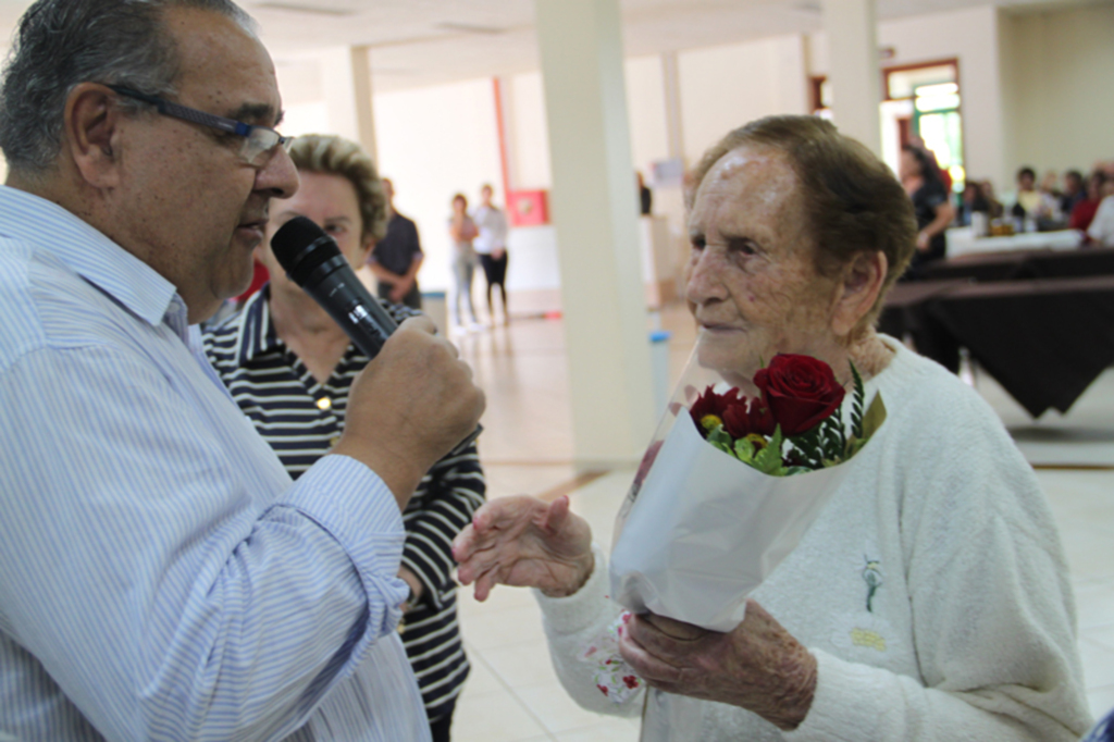 Comemoração alusiva ao Dia do Idoso reuniu cerca de 250 pessoas no Centro de Eventos