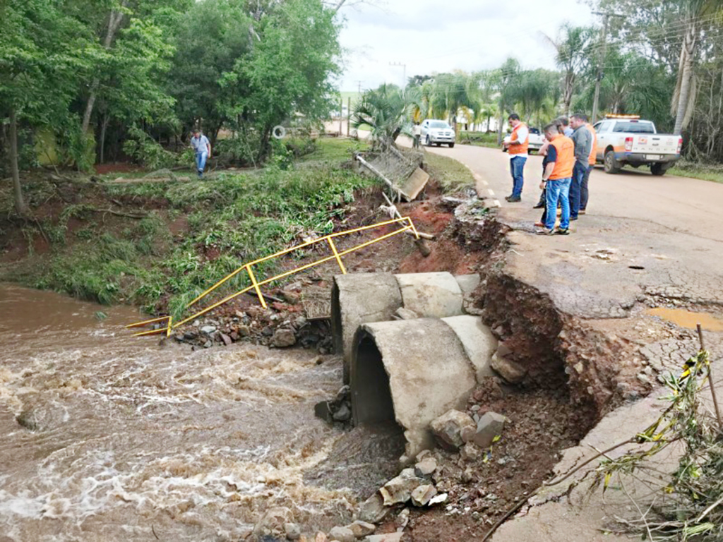 Transbordamento de córrego causa prejuízos em Zortéa