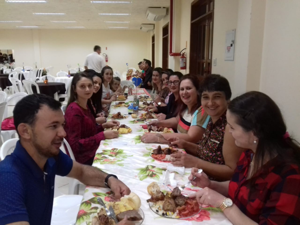 Confraternização em homenagem ao Dia do Professor em Piratuba