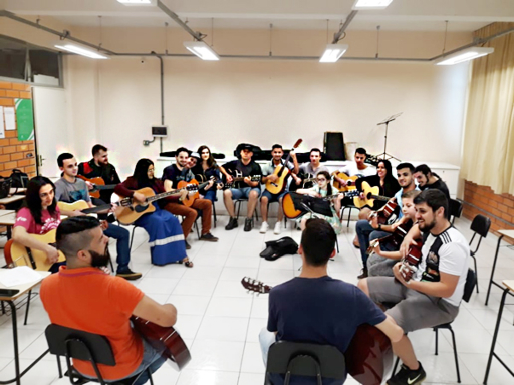 Unoesc Campus Capinzal oferece metodologia didática da Oficina de Violão em Grupo