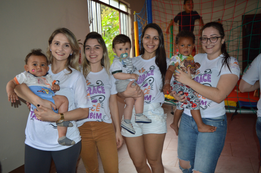 Vila Cachoeirinha recebe ação da ONG Dindos do Bem