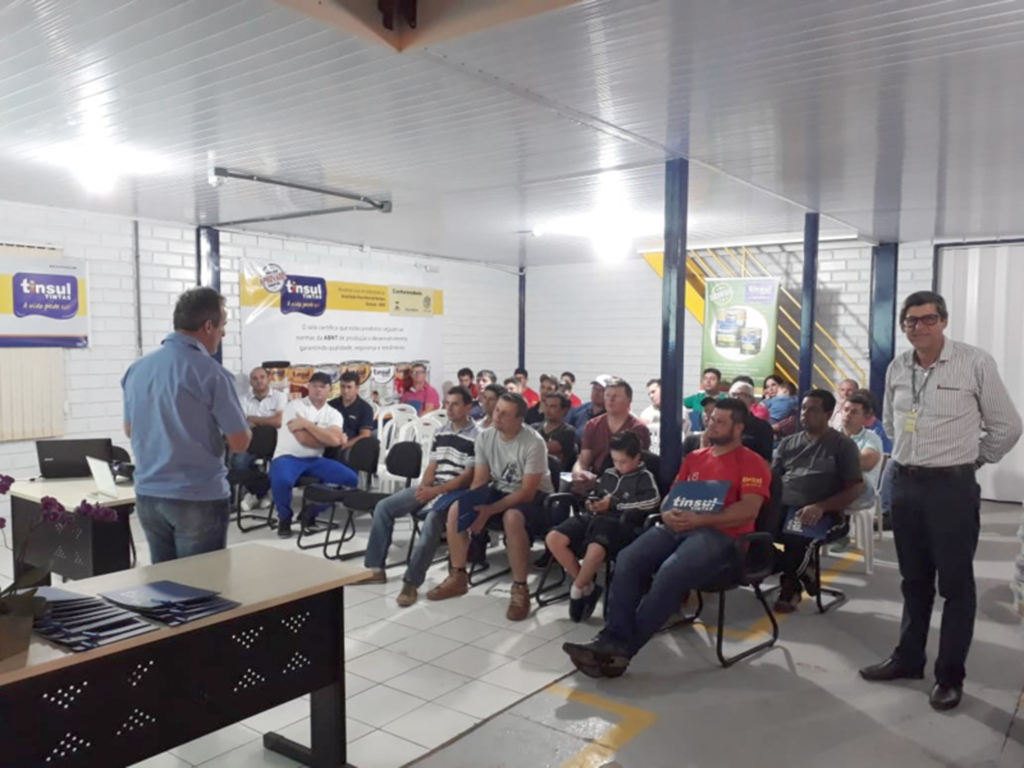 Tinsul Tintas proporciona reunião e jantar comemorativo ao dia do Pintor