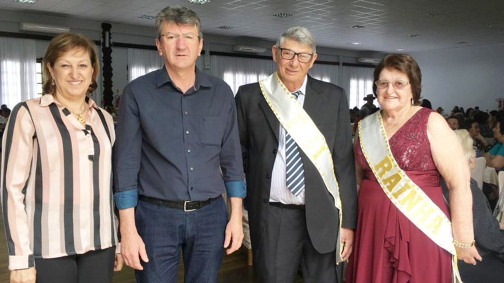 Dia do Idoso foi comemorado com uma grande festa no Centro Educacional