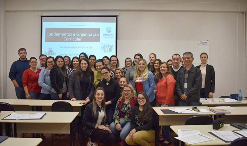  - Turma de Pós-graduação em Fundamentos e Organização Curricular de Joaçaba