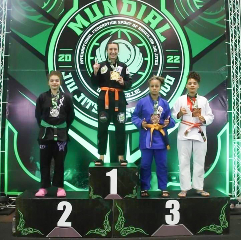 Atleta Eloá Lopes da FME consagra-se campeã Mundial de Jiu-Jitsu
