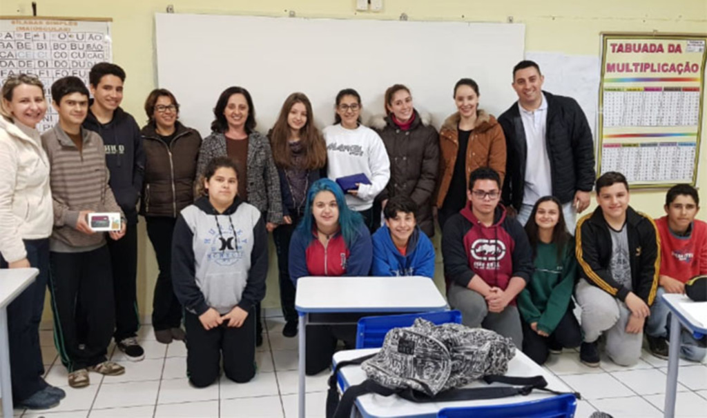  - Representantes do Projeto com alguns dos alunos participantes