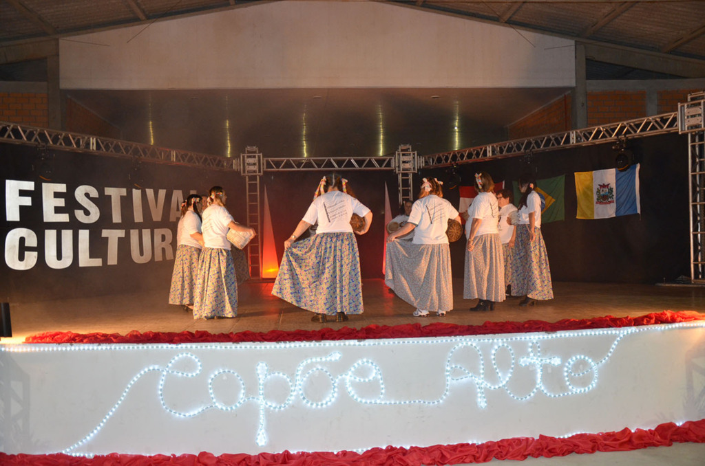 Grupo da Melhor Idade se diverte em animada Festa Julina