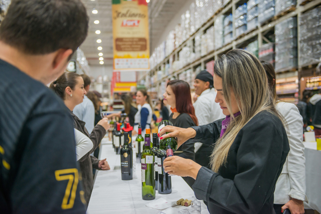 WeArt - Encontro Italiano do Fort Atacadista conta com degustação, música e promoções especiais dos produtos