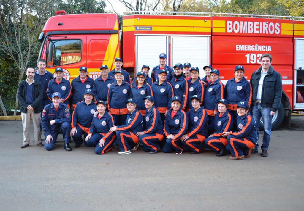 Solenidade comemora formatura dos Bombeiros da Melhor Idade em Piratuba