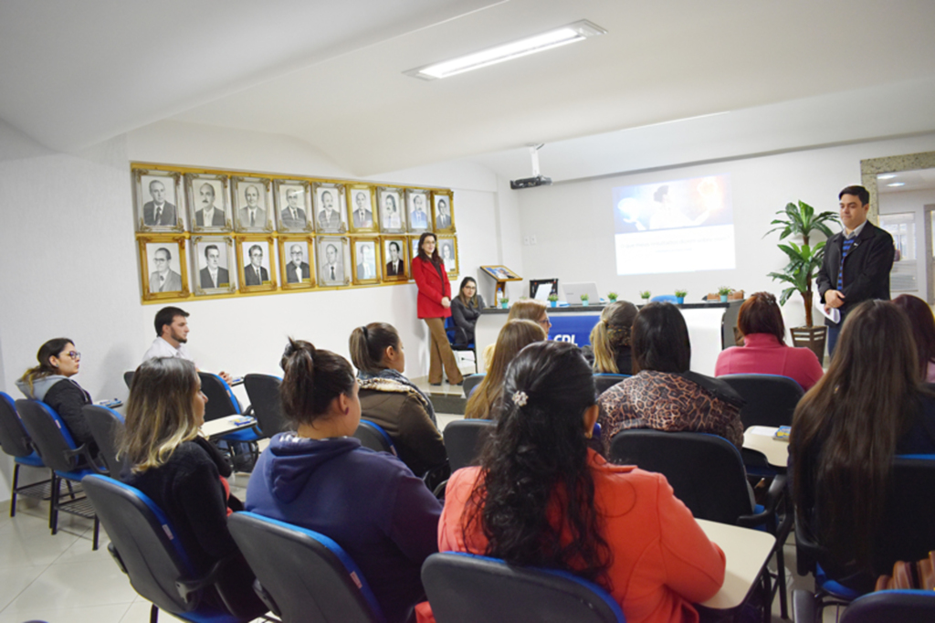  - Capacitação aconteceu no auditório da CDL em Joaçaba.