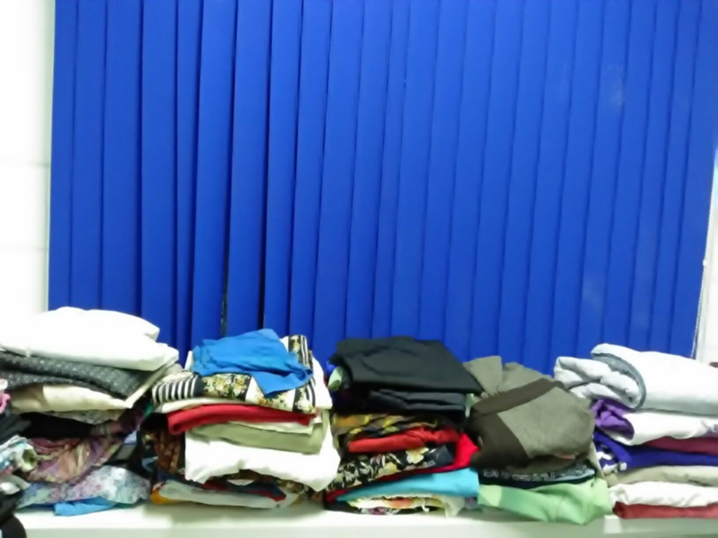  - Roupas devem estar em boas condições de uso e limpas